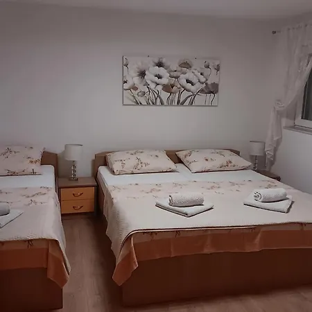 Appartamento Radalj *